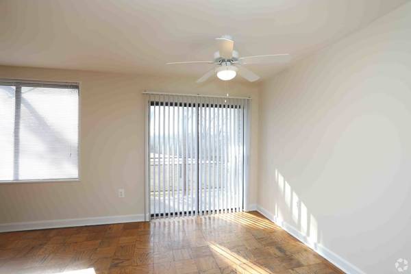$1,722 / 650ft2 - Walking/Biking Trails, Heating, Balcony (5309 Riverdale Rd, Riverdale Park, MD)63895919555843121