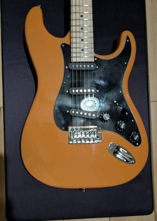 Glarry Strat-Style Guitar 1