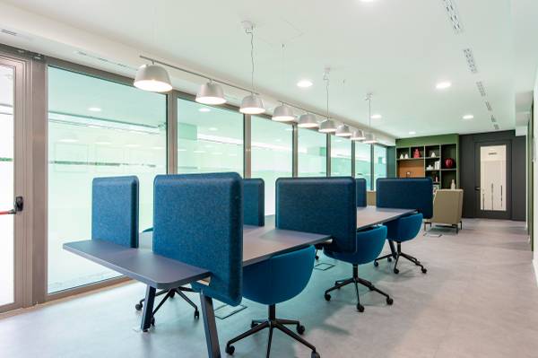 Touchdown → WORK → take-off | coworking desks 1