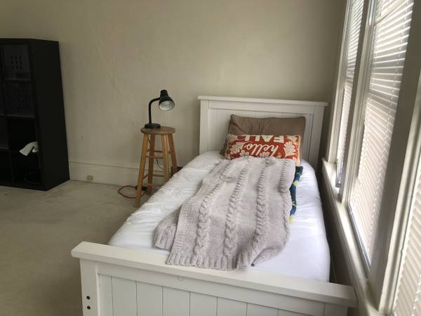 $820 / 1br - 177ft2 - $820 / 1br - 177ft2 - Big & Sunny Room For Rent near SFSU and UCSF. (sunset / parkside)64055520336514123
