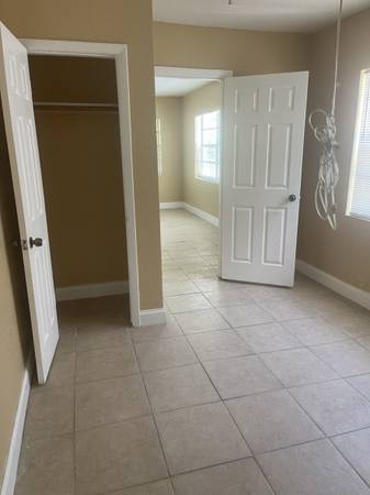 $1,900 / 1br - 900ft2 - 2 Bedroom / 1 Bath Riverside Park64051007540609124