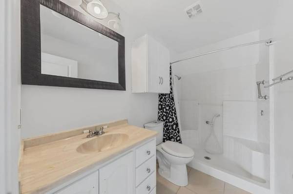$1,040 / 2br - Move-In Ready Northside Duplex - Updated Kitchen - A/C - Private Yard (san jose north)63799516634755123