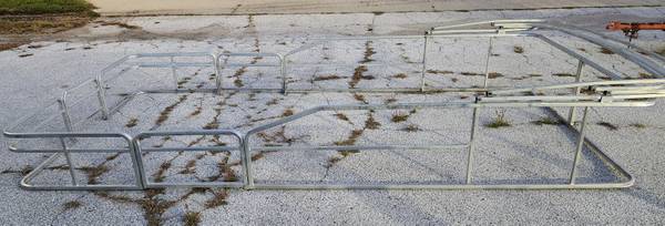 20' PONTOON FENCE W/CANOPY FRAME 1