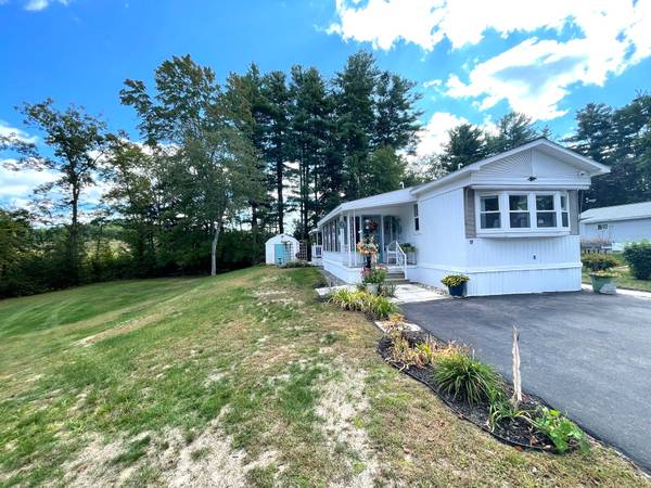 $190,000 / 2br - 900ft2 - New Listing River Pines 2BRS 1.5 baths storybook worthy! (NASHUA)63931787283075120