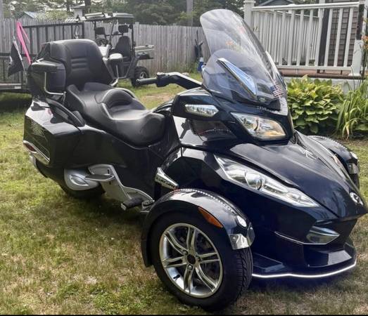 2011 Can-Am Spyder 1