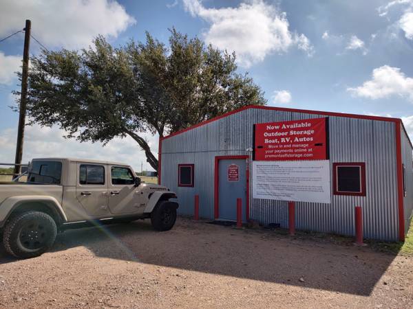 $500 / 780ft2 - Office and parking spaces for lease, ideal truck and equipment rental (Premont)64036534558083121