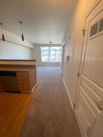 $1,695 / 425ft2 - Great 425 sq ft Studio Apartment! Washer/dryer & queen bed included (Anchorage - Downtown)64014170131970123