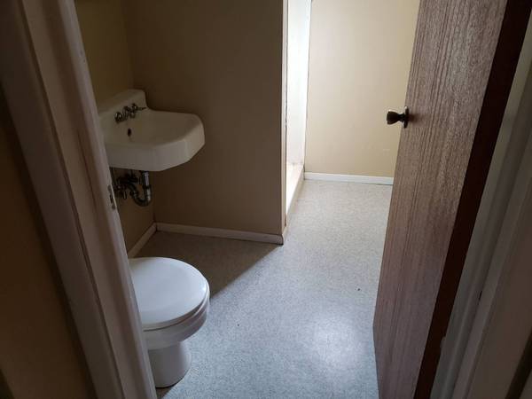 $900 / 2br - 463 SW State St. (Pullman)63689257235587123