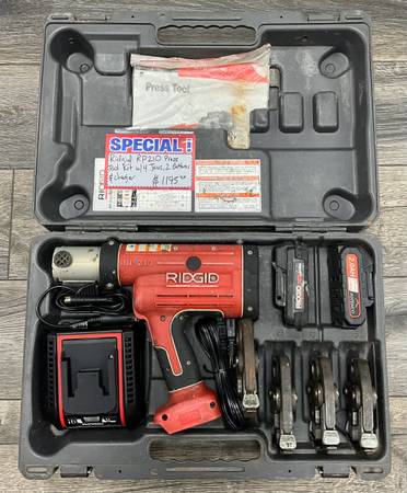 Ridgid RP210 Press Tool Kit W/ 4 Jaws, 2 Batteries & Charger 1