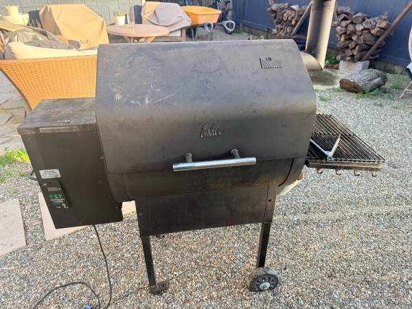 Free pellet smoker 1