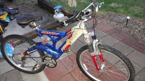 Motiv Rockpoint 24-speed Shimano mountain bike great suspension 1