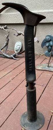 Antique adjustable cast iron cobbler's stand 1
