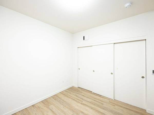 $1,499 / 1br - 578ft2 - Estación de Lavado para Mascotas, Centro de Fitness, Almacenamiento de Bicicletas, Techos de 10 pies (Portland)63820882535937122