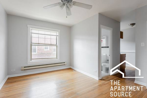 $1,250 Spacious PRIME Logan Square Studio 1 block away from Blue Line (Logan Square)64041643537025122