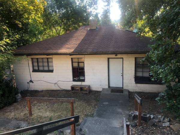 $1,800 / 4br - 1100ft2 - 1068 NE B St (Pullman)63980822027779120