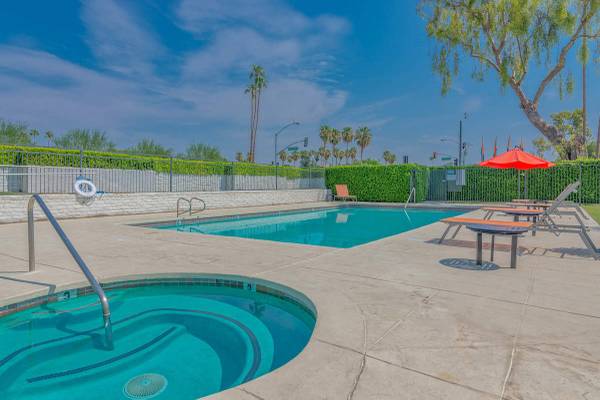 $1,479 / 476ft2 - ¡2do mes GRATIS! Solicita hoy (311 S SUNRISE WAY, PALM SPRINGS, CA)63668337154817124