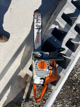 Stihl MS250 Chainsaw 1