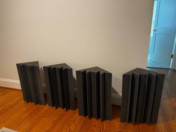 Auralex Sound Panels / Bass Traps (4 pack) 1