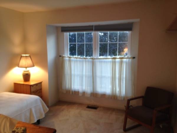 $975 / 2br - 1600ft2 - Sunny Room available in Wonderful townhome Aug 1st (East Norriton)64046035327619121