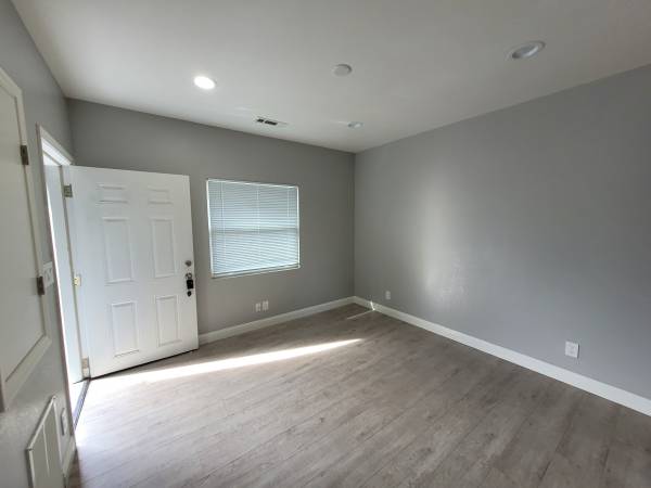 $1,695 / 1br - 450ft2 - Open Sunday 10/12: Ground Floor 1bd/1bth w/Garage & W/D (hayward / castro valley)63994100263043122