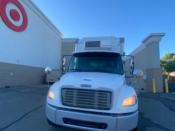 Camión caja Reefer Freightliner M2 2015 de 18 pies compatible con California DEF - $28,800 (hayward / castro valley)63624254189697122