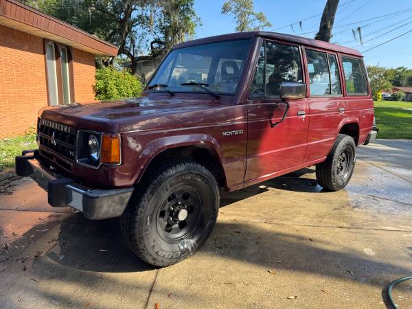1990 Mitsubishi Montero V6 4wd MANUAL TRANSMISSION - $4,900 (Orange Park)63470248599043121