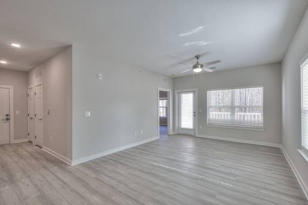 $1,365 / 1br - 🚨 Great Deal Alert at East Forest Park! 🚨 (Dickson)63680175615361121