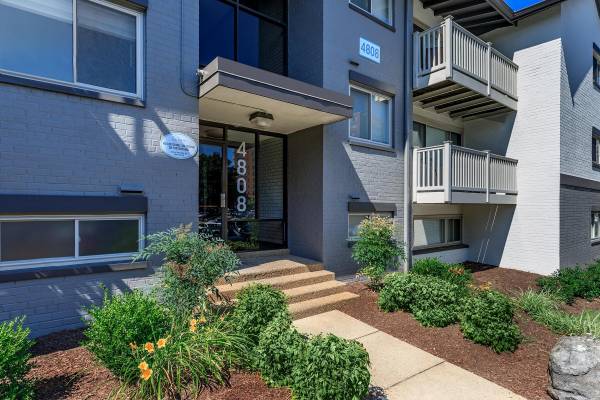 $2,110 / 2br - 915ft2 - 2BD 1BA, Carpeted Floors, Public Parks Nearby (4820 Kenmore Avenue, Alexandria, VA)64040193273219122