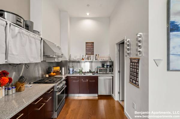$3,850 / 2br - ~NO Broker Fee!~ Spacious 2BR Loft w central AC & In-Unit Laundry! (Financial District)63996690808451121
