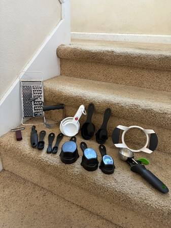 598835991203 ~ Kitchen Gadget Lot (18 Gotta Have Items) 1