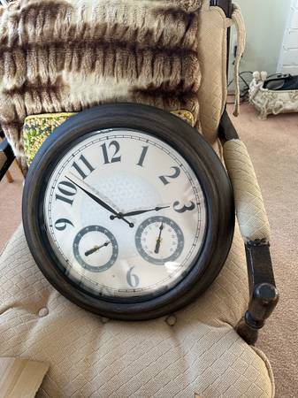 Presentime & Company Wall CLOCK 18” w/ Box NEW 1