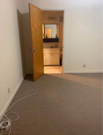 $1,100 / 1br - Se renta cuarto/Room renting (redwood city)63657695230979122