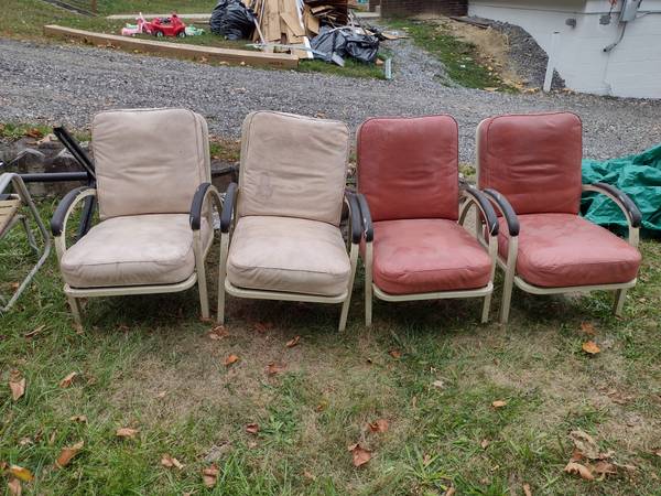 Vintage Metal Lounge Chairs With Cushions. 1