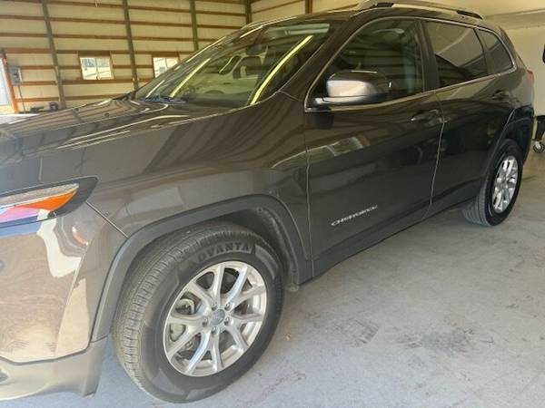 2015 Jeep Cherokee Latitude 4WD con solo 96,000 millas - $10,995 (molalla)63441978004995121