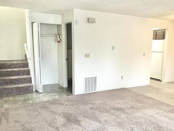 $1,600 / 3br - 1150ft2 - Convenient 3 BR/2 BA Living with On-Site Laundry Facility63673500902913121