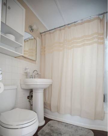 $1,000 / 2br - 1072ft2 - Fully renovated 2 Beds/2 baths (sleeps 6) house located in Normal Town (Athens, GA)63792119478915123