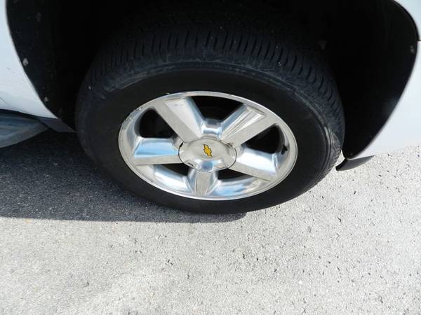 2010 *Chevrolet* *Suburban* *LT* - $11,995 (Chevrolet Suburban)63621475927297124