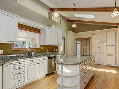 $900 / 3br - 600ft2 - Charming Room for rent in House in heart of West Olympia. (Olympia)63874307726337121