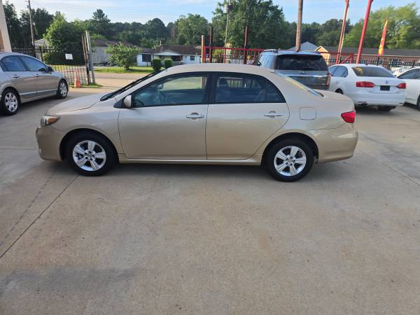 2011 TOYOTA COROLLA 1