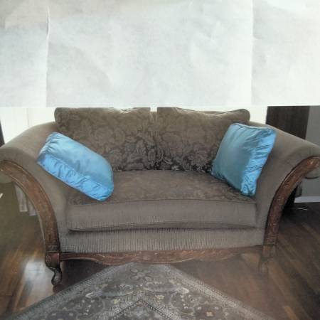 Loveseat 1