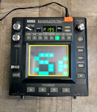 KORG Kaossilator Pro Plus KO‑1PRO+ Dynamic Phrase Synthesizer/Loop Recorde 1