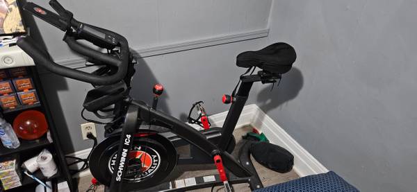 Schwinn IC4 1