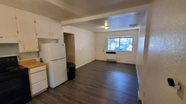 $1,300 / 2br - 840ft2 - 25026 Hwy 108-A - 2 Bed 1 Bath Duplex w/ Water, Sewer & Trash Included (Mi-Wuk Village)63952104578819121