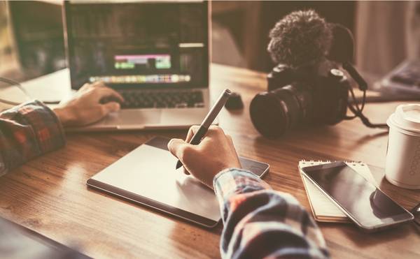 🎶 📽 FREELANCE CONTENT CREATOR  📽🎶 1