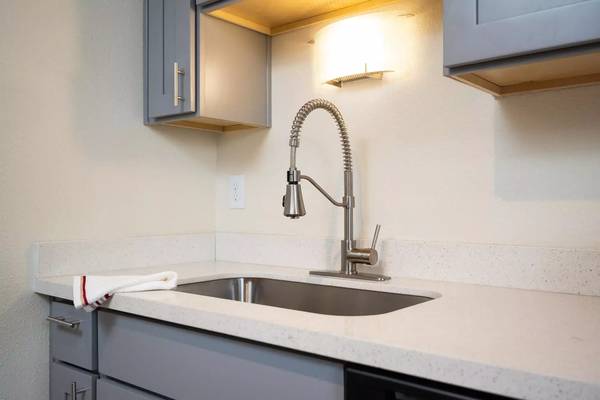 $1,475 / 2br - 960ft2 - Simply breath-taking! Beautifully designed 2 BR/1 BA - just for you (Clackamas)63831682581251124