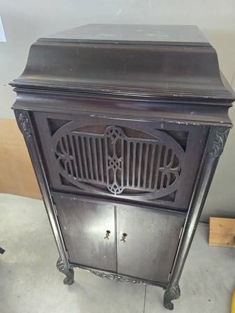 Brunswick Phonograph 1