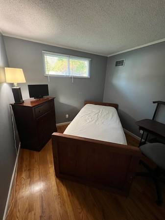 $950.00 / 1br - ROOMS FOR RENT!! WNEU, SPFLD COLLEGE, AIC, STCC STUDENTS!!!64017048674179120