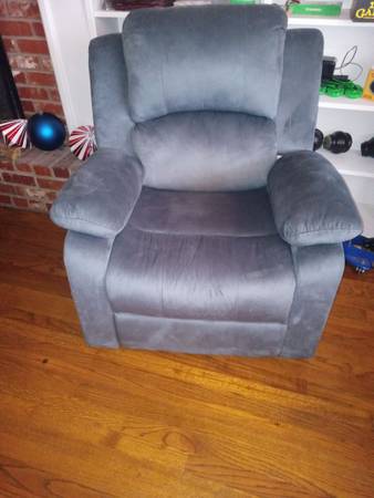 Like New Recliner 1