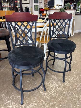 Set of 2 Counter Height Barstools with Backs 66631 1