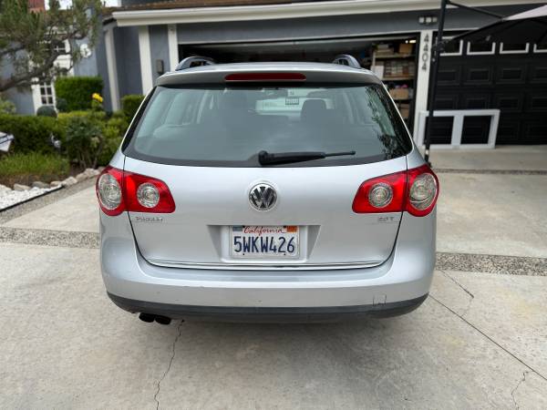 VW Passat Station Wagon 2.0T Muy Buen Estado 20-29 MPG Plata/Negro - $3,950 (Woodland Hills)63618208395009124